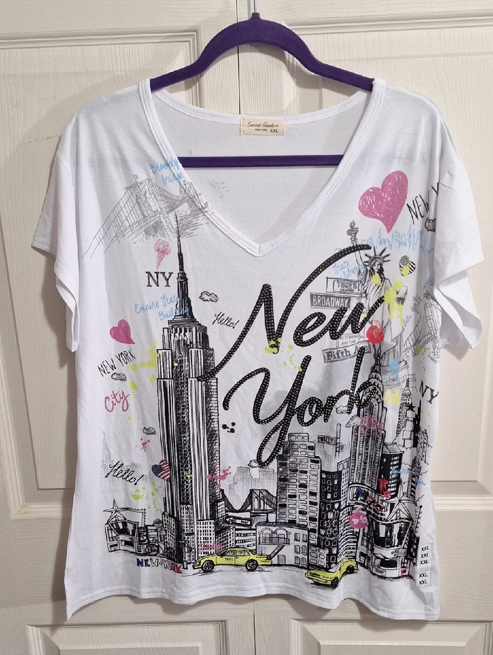 Sweet Gisele "New York" Graphic V-Neck Tee - Bkack White - XXL